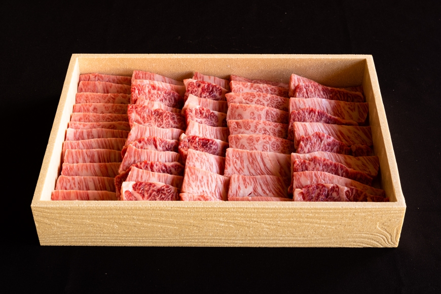 
                  牛肉 三河牛 A5 さんかく バラ 焼肉用 830g [高橋精肉店 愛知県 岡崎市 ok23bzw530001] 焼肉 国産 肉 和牛 冷凍 バラ肉 焼き肉 黒毛和種 銘柄牛
                