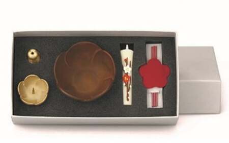 【高岡銅器】うめ燭台・香炉セット（香炉赤、燭台金） 民芸品 工芸品 伝統技術 装飾品 インテリア  FAD-0693