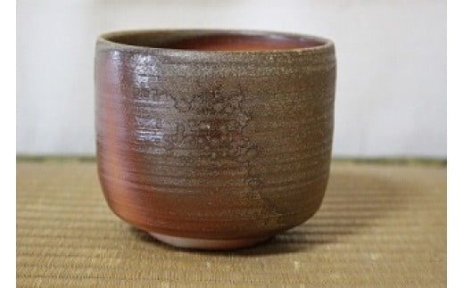 
            AI-025 窯変緋色、筒茶碗
          