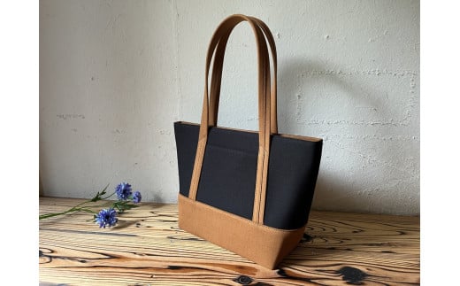 【 AKIRA オリジナル】【 マツコの知らない世界 で紹介されました！】 中型レディストートバッグ ショルダータイプ 黒×茶色 【2025年7月以降順次発送】 軽量 軽い 日本製 キャンバス 帆布 