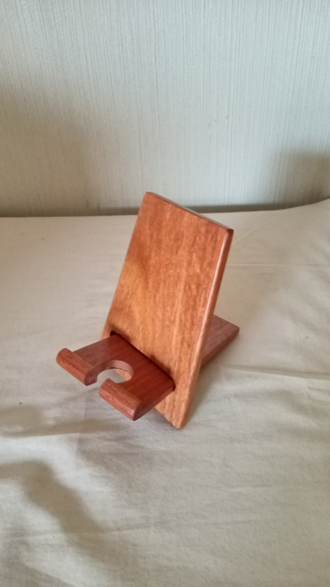 
花梨 スマホスタンド ／ 奈良唐木工芸 工芸品 スタンド 卓上 角度調節 木製 シンプル 充電 インテリア 奈良県 葛城市
