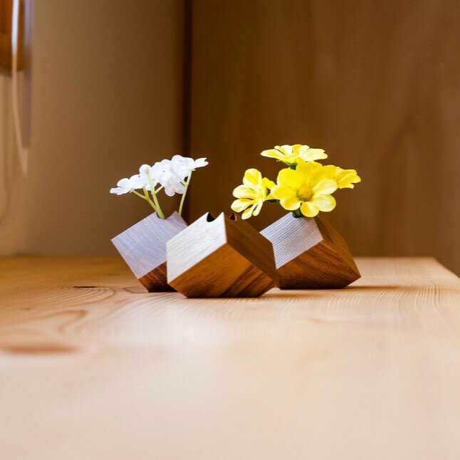 【ふるさと納税】木製フラワーベース 一輪挿し 卓上タイプ おしゃれ 花瓶 日本製 フラワースタンド ペン立て 北欧 天然無垢材 引っ越し祝い 結婚祝い 新居祝い おしゃれ 人気 おすすめ 新生活 一人暮らし 国産 北々工房[Q2755]
