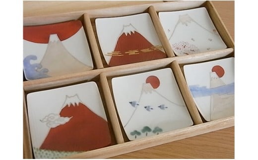 
            色絵銀彩6様富士図 9cm角小皿揃 伊万里陶芸 有田焼 A50-73
          