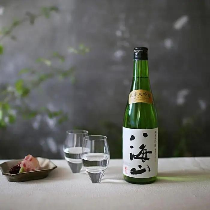 純米大吟醸 八海山 1800ml 専用化粧箱入り｜大吟醸