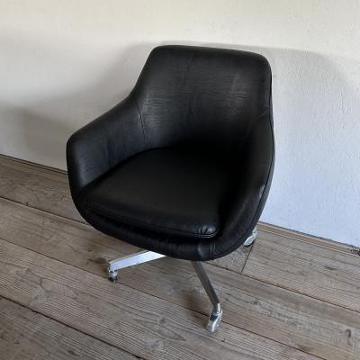 ふるさと納税 富田林市 Cosmic Chair(コスミックチェア)キャスター脚 ランド ブラック【SWOF】 |  | 01