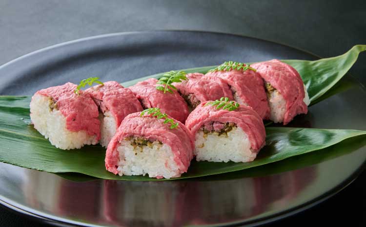 熊本あか牛ローストビーフ棒寿司（モモ） 熊本県産 8貫入り 冷凍 厚生労働大臣賞受賞料理長謹製 山椒入りねりかん 低温調理 KKRホテル熊本 お中元 お歳暮 結婚祝 出産祝 内祝