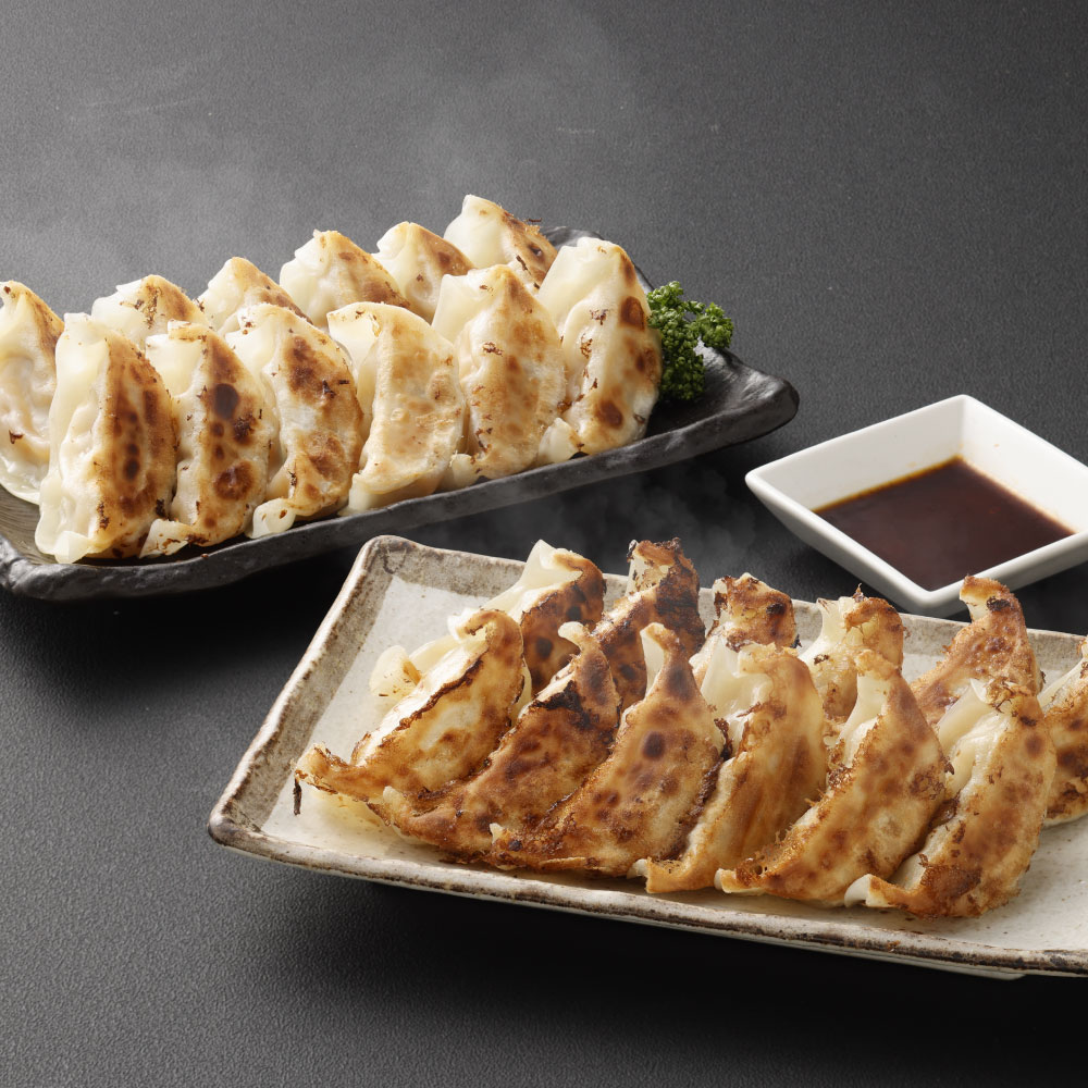 【ふるさと納税】ばってん餃子 食べくらべ 4袋セット 2種 食べ比べ 計1224g（18個（1個あたり17g）×4袋） ばってん餃子×2・ばってん餃子マイルド×2 ミナミノカオリ 九州産黒豚 豚肉 お肉 国産野菜 キャベツ ぎょうざ ギョーザ 中華惣菜 冷凍 国産 熊本県 熊本市 送料無料