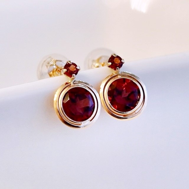 【ジュエリー】K10 イエローゴールド ガーネット ピアス 保証書付 SE-2857