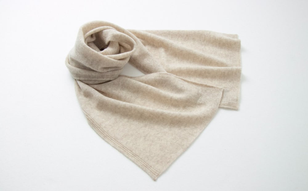 
            【期間限定(12/26～1/31)寄附額】【UTOカシミヤ】天使のマフラー〈サンド〉 カシミヤ 100% 岩手県 北上市 H0129　
          