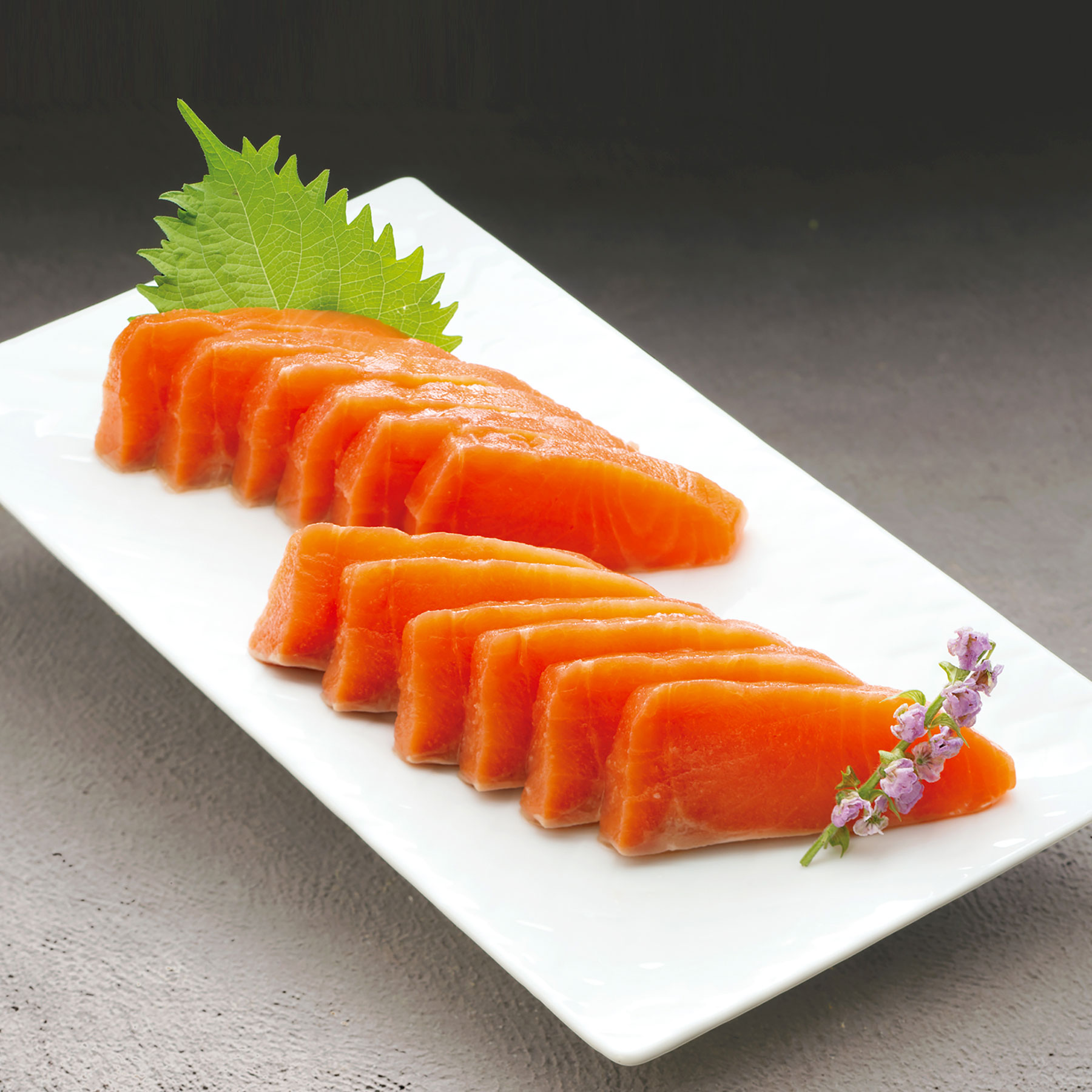 ＜東和食品＞エンペラーサーモン（真空ブロック4～6個） 900g