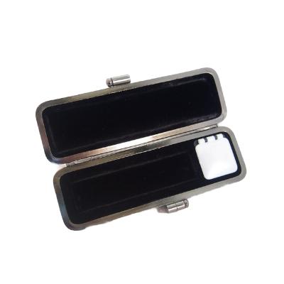 ふるさと納税 山梨県 はんこの産地で作られたイタリアンレザー花柄入りオレンジ印鑑ケース　18mm用 |  | 01