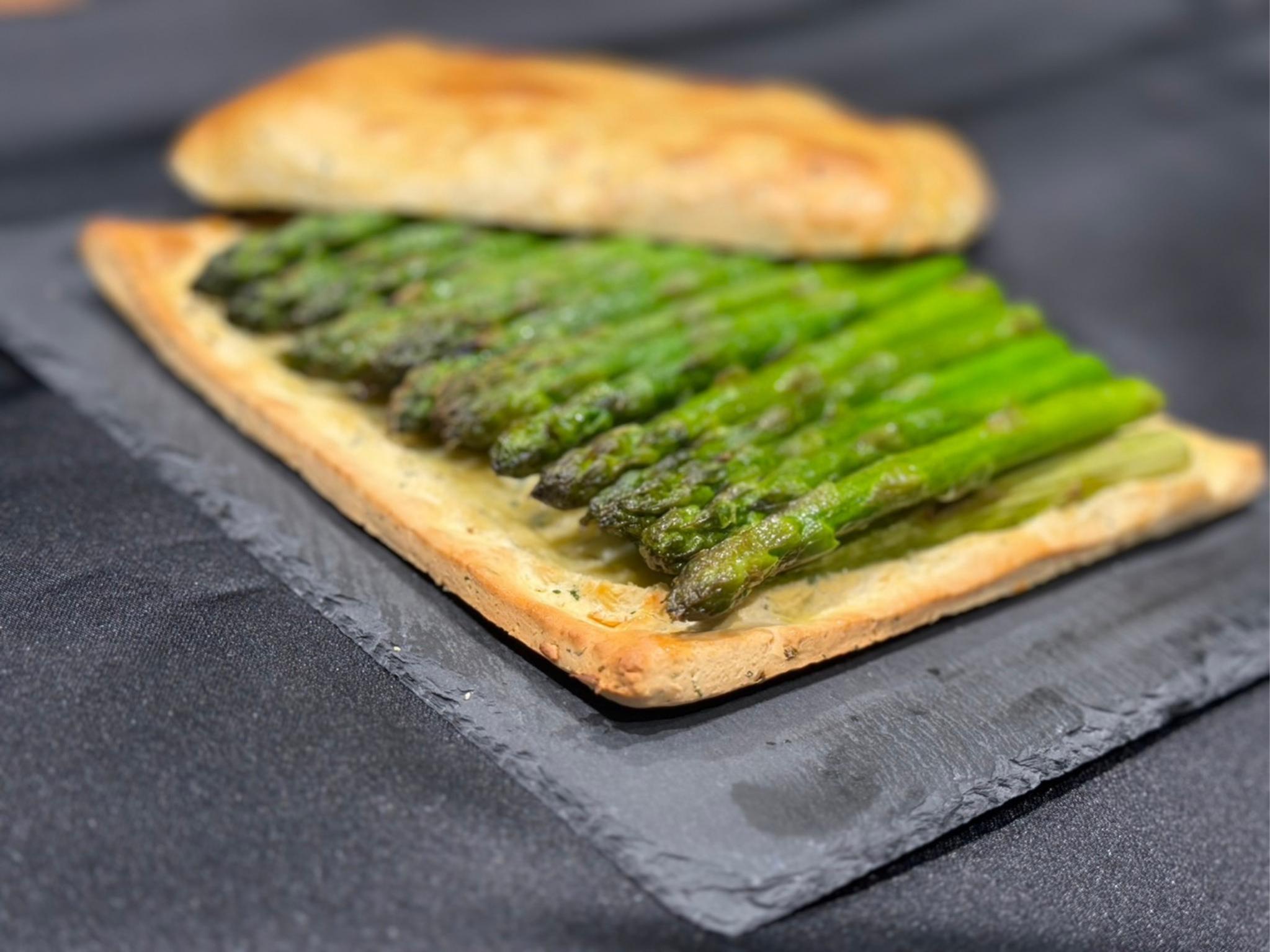 【先行受付　令和8年3月より順次発送】野菜ソムリエサミット『金賞』受賞、自噴水と寒暖差が育んだアスパラ定期便1ｋｇ×10回 999-B855_イメージ2