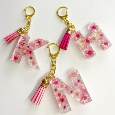 ふるさと納税 日高町 イニシャル　ハーバリウムキーホルダー　ピンク系　【K】 |  | 01