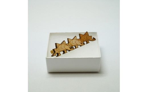 土佐檜 ステゴザウルス ネクタイピン プレゼント ラッピング可 おしゃれ 社会人 結婚式 贈答 新生活 生活雑貨 生活用品 FO009