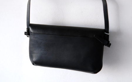 お散歩ポーチ（ブラック） topiv アクセサリーポーチ / 本革 牛革小浜市 / topiv [BFAI012]