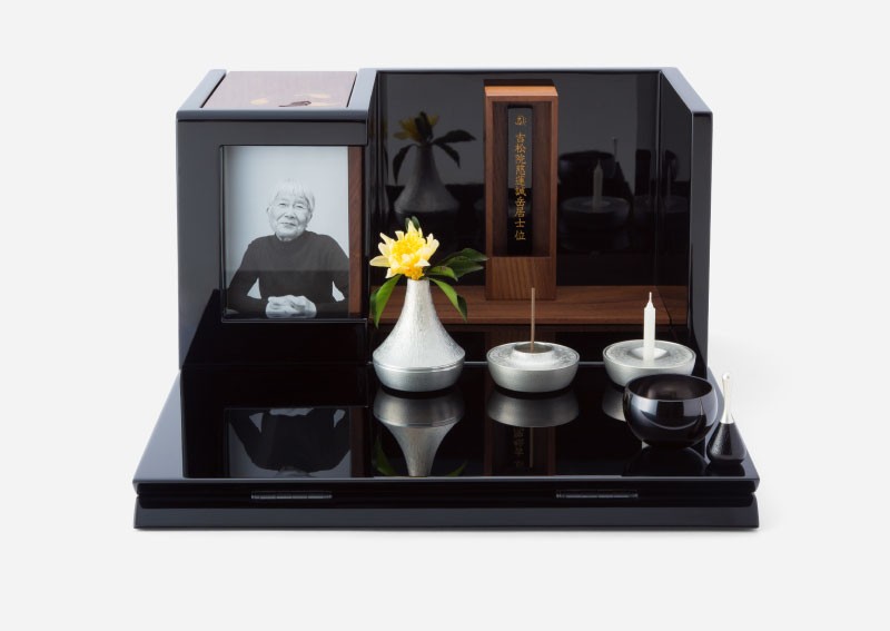 
            小型 仏壇 モダン 仏壇 1基 彦根 仏壇 モダン モダン仏壇 現代 現代仏壇 リビング リビング仏壇 カジュアル カジュアル仏壇 蒔絵 自由壇 (フリーダン) 黒戸 伝統 技工 滋賀 彦根
          