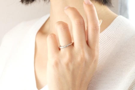 ブルージュの羽根ダイヤモンドリング　レディース【サイズ：8号～16号（1号刻み）】