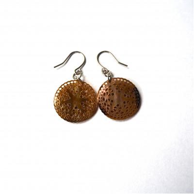 ふるさと納税 大和高田市 茶蝶貝「ベツレヘムパール風」ピアス |  | 02