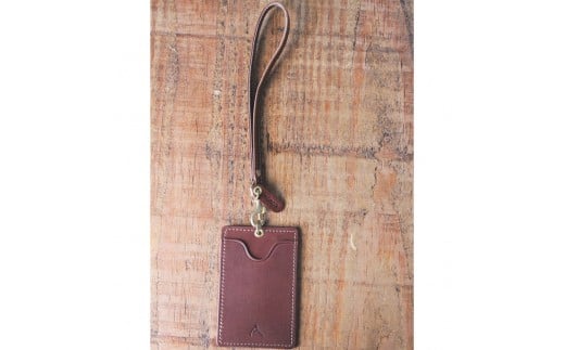 【minca】栃木レザーのストラップ付タテ型パスケース 定期入れ 職人の手仕事 パスホルダー01+ストラップS/チョコ　706【雑貨 日用品 人気 おすすめ 】