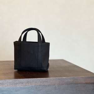 《Milih×NARA》オールブラックの"鹿"刺繍 マイクロミニトート【cbm03】