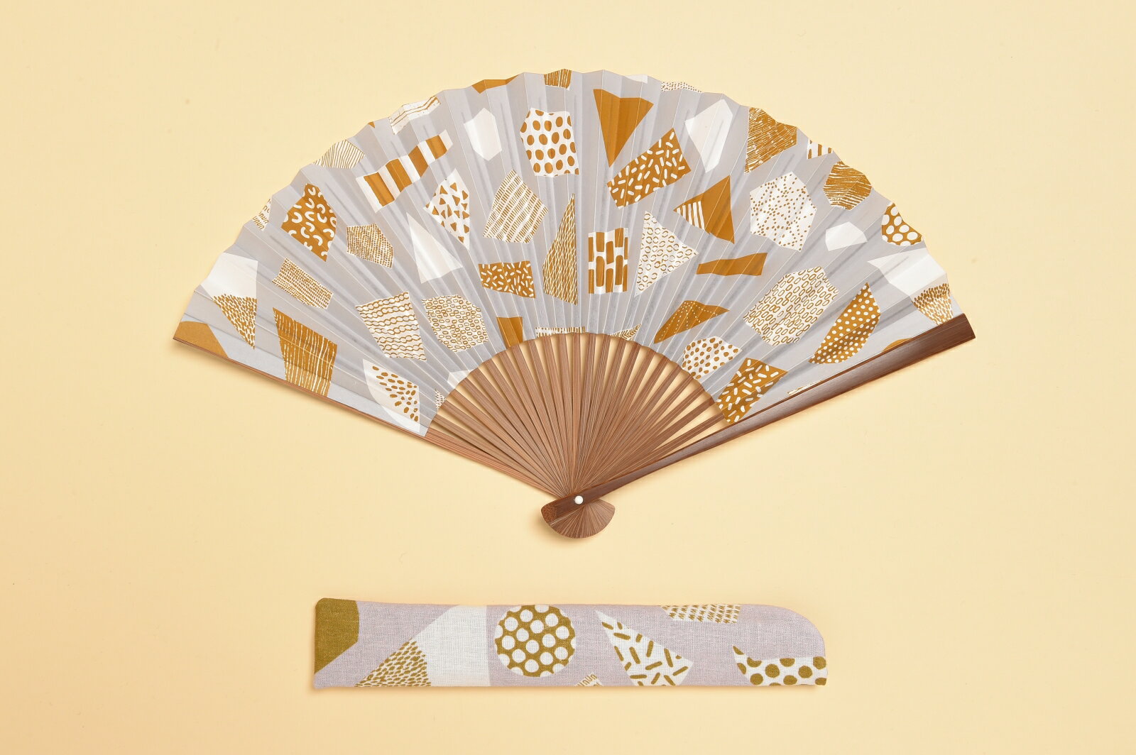 【ふるさと納税】【みのや扇舗】/fan/fun扇子（大サイズ：山吹茶）