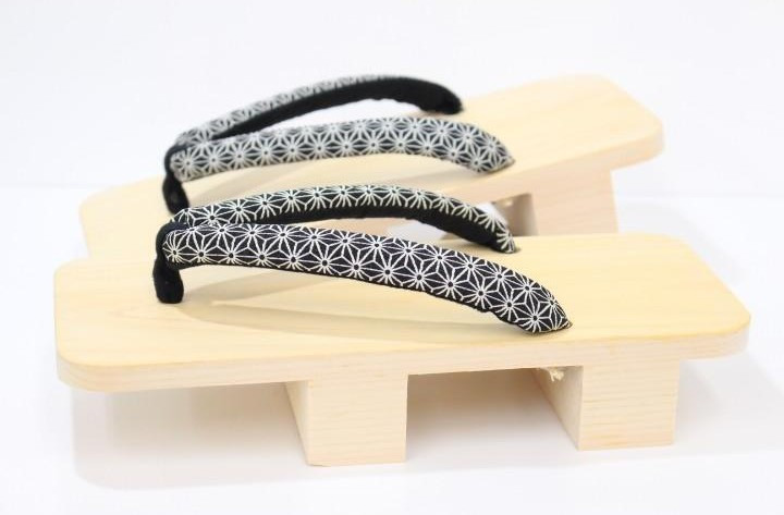 
            郡上おどり　踊り下駄（男性）　麻の葉文様（黒）　ひのき下駄 G0041
          