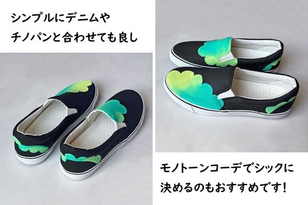 スニーカー moku-surf D 手描きスリッポン 左右非対称デザイン 雲柄 グラデーション 黒地 アシンメトリー 大人可愛い おしゃれ おすすめ レディース メンズ ユニセックス ワイズ 2E 2