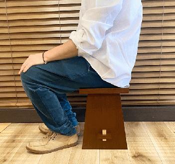 テーブル SUWARU 椅子にもなるテーブル タモ材 突板 日用品 木工品 おしゃれ インテリア イス いす 椅子 サイドテーブル ナイトテーブル スツール 藤枝家具 静岡県 藤枝市