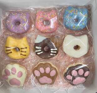 メディアで話題沸騰！ 猫の森ドーナツ BOX  |  SIUNAUS SWEETS シウナススイーツ スイーツ 保護猫 猫の森 猫 ねこ ネコ キャット ペット お菓子 ドーナツ プチサイズ バター不