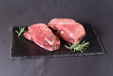 ＜宮崎県産黒毛和牛（経産牛）ヒレステーキ4枚＞(計約600g・約150g×4P)マキシマムスパイス(小袋)付き 国産 九州産 牛肉 精肉 ヒレ フィレ 赤身 希少部位 ステーキ 焼肉 アウトドア 調味