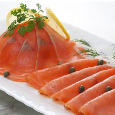 ふるさと納税 石狩市 【佐藤水産】鮭の王様!キングサーモンソフトスモーク　100セット限定 |  | 01