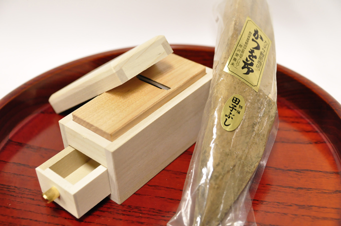 ｶﾈｻの「ミニ削り器と手火山式本枯れ田子節セット」 削り器 ミニ 手火山 田子節 鰹節 かつお節 カツオ 伊豆