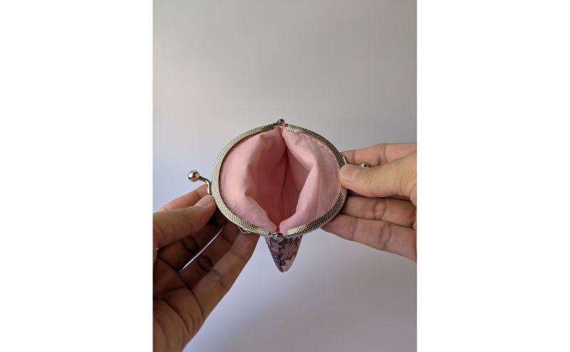 財布 《和裁士手縫い》正絹小紋のがま口財布（小） 小銭入れ 小物入れ 小紋柄 着物生地 小ぶり がま口 木綿の無地 ビンテージ着物 手縫い 一点もの アップサイクル 大田区 東京都