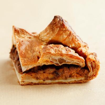 ふるさと納税 城陽市 近江牛約500g使用 煮込みビーフパイ |  | 01