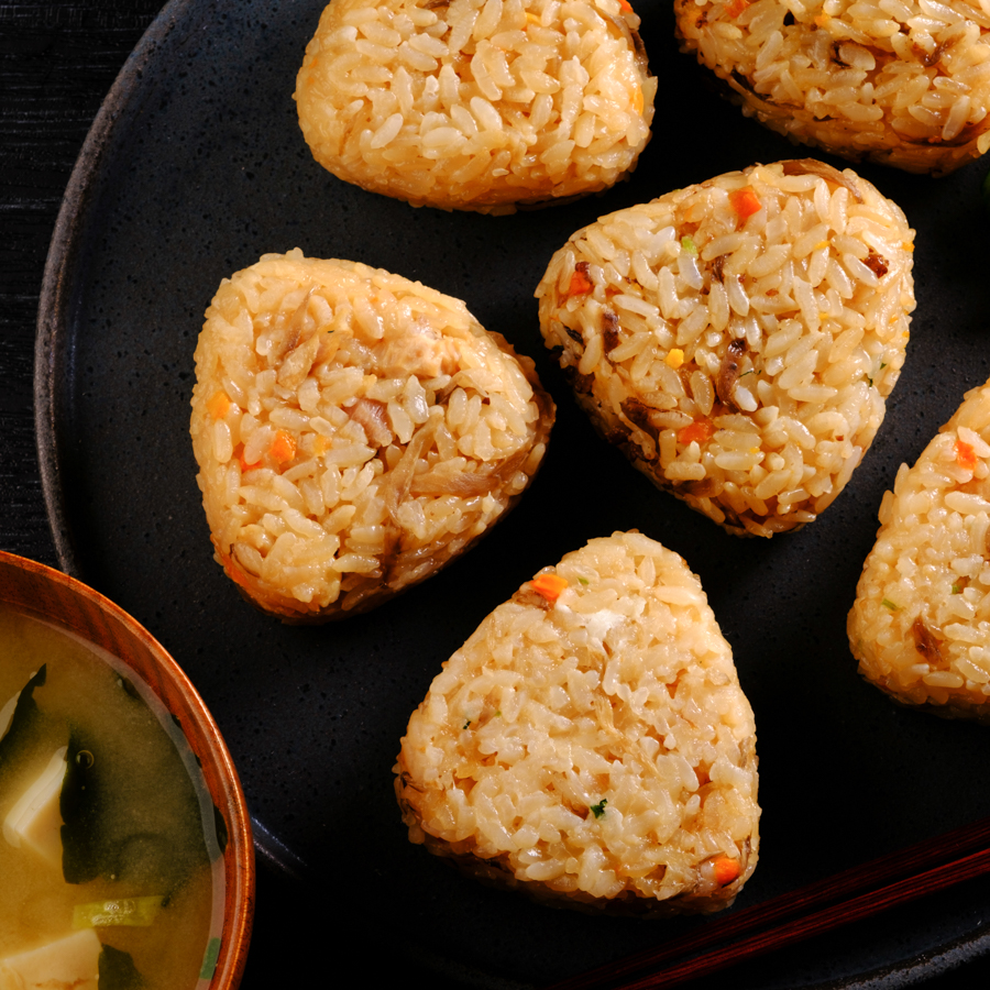 ＜かねすえ＞九州おにぎり倶楽部 みつせ鶏おにぎり・鯛めしおにぎり・すき焼きおにぎり 各90g×4個（計12個）