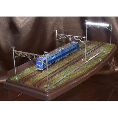 ふるさと納税 南箕輪村 Nゲージ鉄道模型用展示台ケース付きM　架線柱ヤード灯照明付き　2線仕様