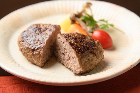 北海道　十勝合挽きハンバーグと”幻”の赤毛和牛‼いけだ牛ハンバーグ食べ比べ