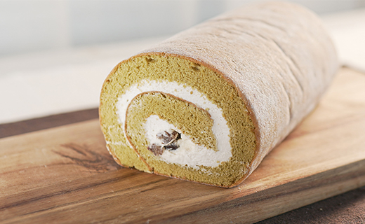 たっぷり地鶏卵のロールケーキ（緑茶）