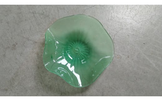 
            【レビューキャンペーン実施中】【ガラス】蓮の葉皿  石川 金沢 加賀百万石 加賀 百万石 北陸 北陸復興 北陸支援
          