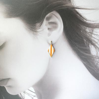 ふるさと納税 茅ヶ崎市 ArtOpus. イヤリング ストライプ ディアマンテ M オレンジ 湘南 茅ヶ崎市 陶磁器 ギフト |  | 01