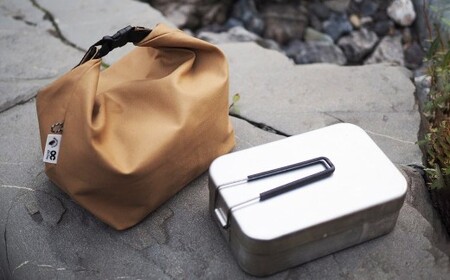 【キャメルカラー】 キャンバスロールトップバッグ ヨコ型 横型 ロールトップバッグ ストレージバッグ バッグ 鞄 カバン マチ付き マチ有り マチ