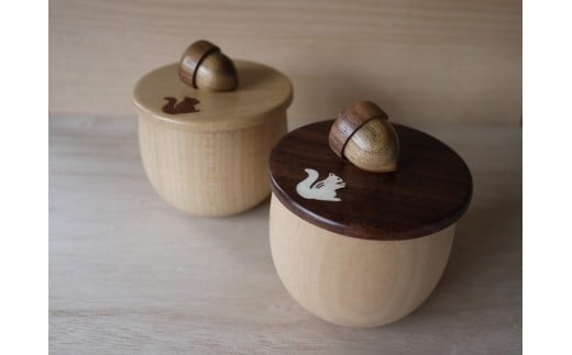 貝・木象嵌】どんぐりのふた＆どんぐりカップ ペアセット 食器 夢工房 岩手県 北上市 （I0108）動物 自然 木製 お茶 祝い 長寿 喜寿 敬老の日 誕生日 記念日 カップ 湯呑 ギフト プレゼント 季節 バレンタイン ホワイトデー ナチュラル シンプル かわいい 蓋