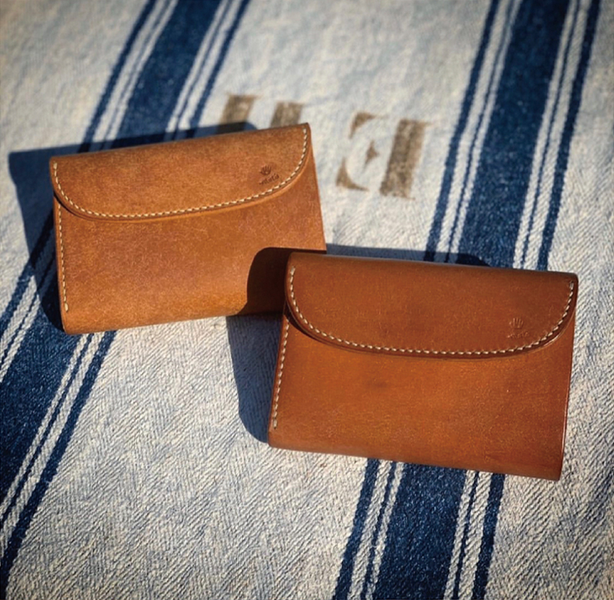 ＭＯＴＯマットバケッタ三つ折りミドルウォレット（BROWN）本池秀夫監修　LEATHER ARTS & CRAFTS MOTO