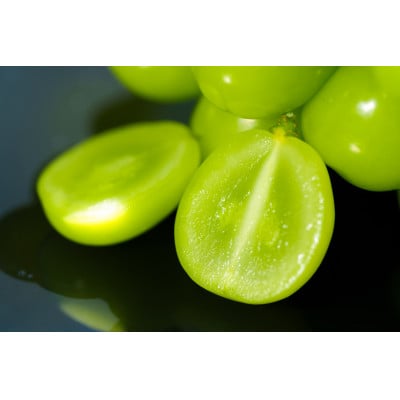 冬に食べる貴重なシャインマスカット2房約1.1kg以上【配送不可地域：離島】