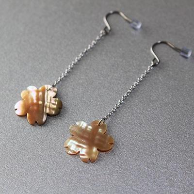 ふるさと納税 志摩市 貝のピアス【桜:アワビ】