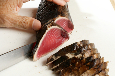 一本釣り地鰹の藁焼きタタキ（旬凍）３～４人前