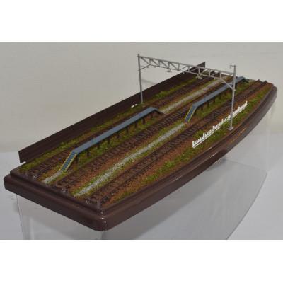 ふるさと納税 南箕輪村 Nゲージ鉄道模型用展示台ケース付きC(洗浄台付き、平面) |  | 01