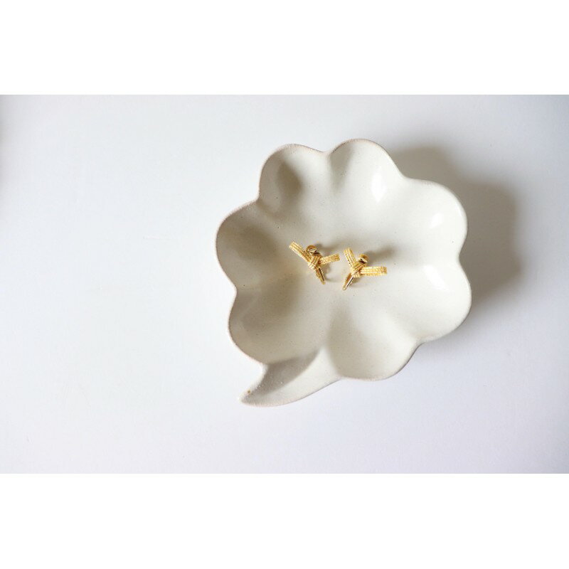 【ふるさと納税】水引musubi耳飾り ゴールド イヤリング ［52211040］　お届け：発注後、2週間程度