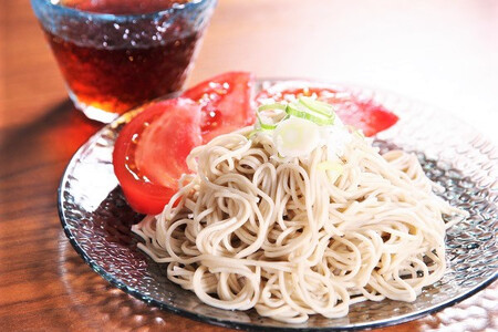 【ふるさと納税】池田商店「信州黒姫 細切りそばセット」16食分（乾麺220g×8把+つゆ16袋付き）｜つるりとしたのど越しの更科系の極細麺【長野県信濃町】