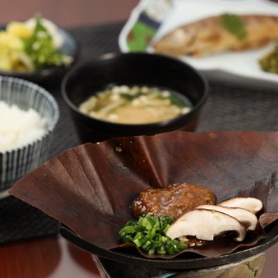 ふるさと納税 下呂市 やみつき万能【朴葉味噌】(500g)×3本　料理自慢の宿 女将秘伝の味噌 【53-30】 |  | 03